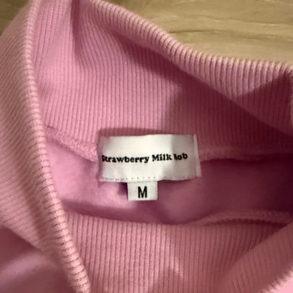 Strawberry Milk Mob Pink High-Neck Cropped Hoodie - Picture 2 of 3